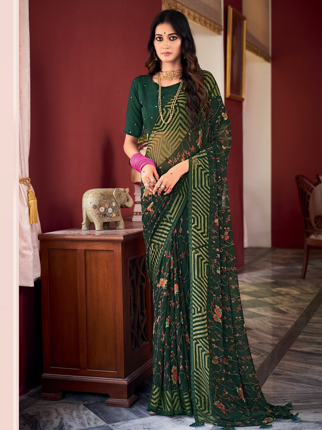 

elora Floral Printed Saree, Green