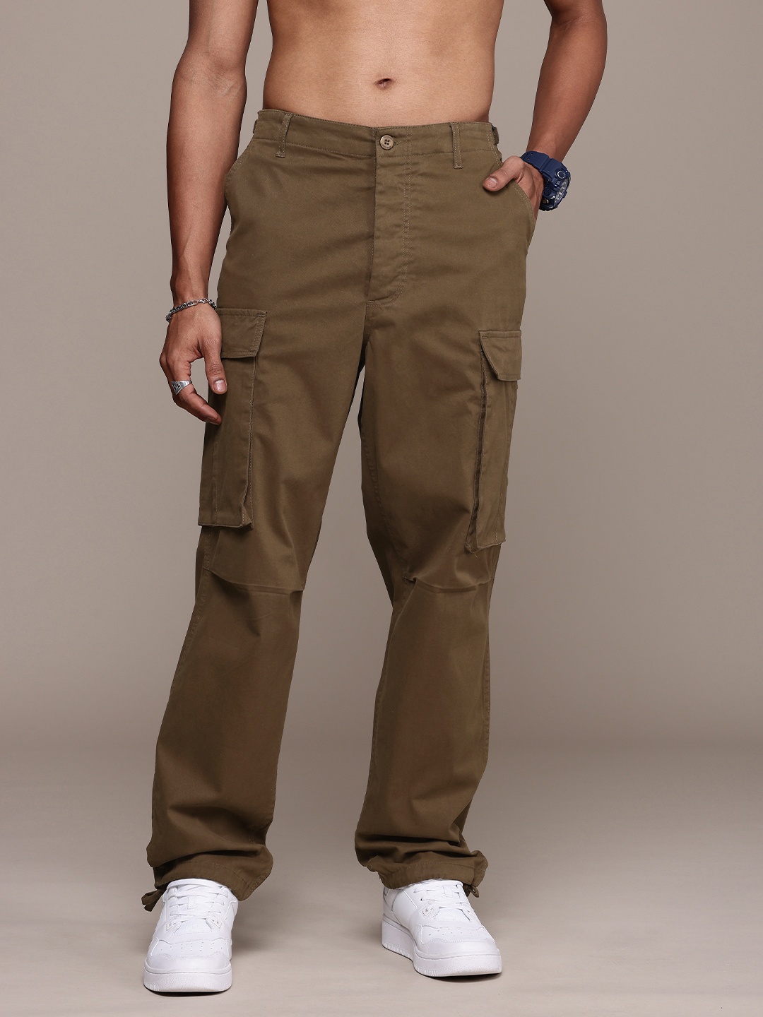 

The Roadster Life Co. Men Relaxed Fit Cargos Trousers, Brown