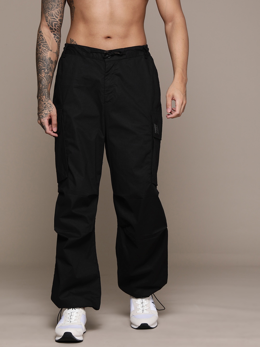 

The Roadster Lifestyle Co. Men Loose Fit Low-Rise Joggers, Black