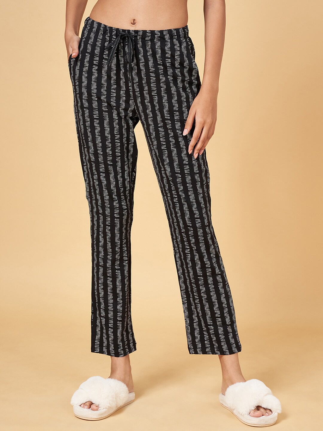 

Dreamz by Pantaloons Women Printed Cotton Lounge Pants, Black