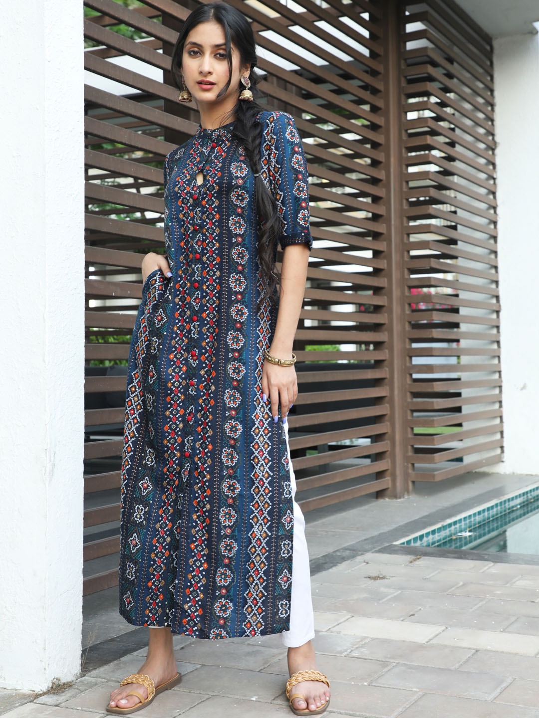 

AKS Couture Ethnic Motifs Printed Mandarin Collar Straight Kurta, Navy blue