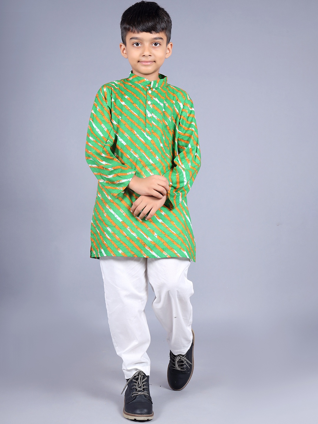 

misbis Boys Leheriya Printed Mandarin Collar Pure Cotton Kurta with Pyjamas, Green
