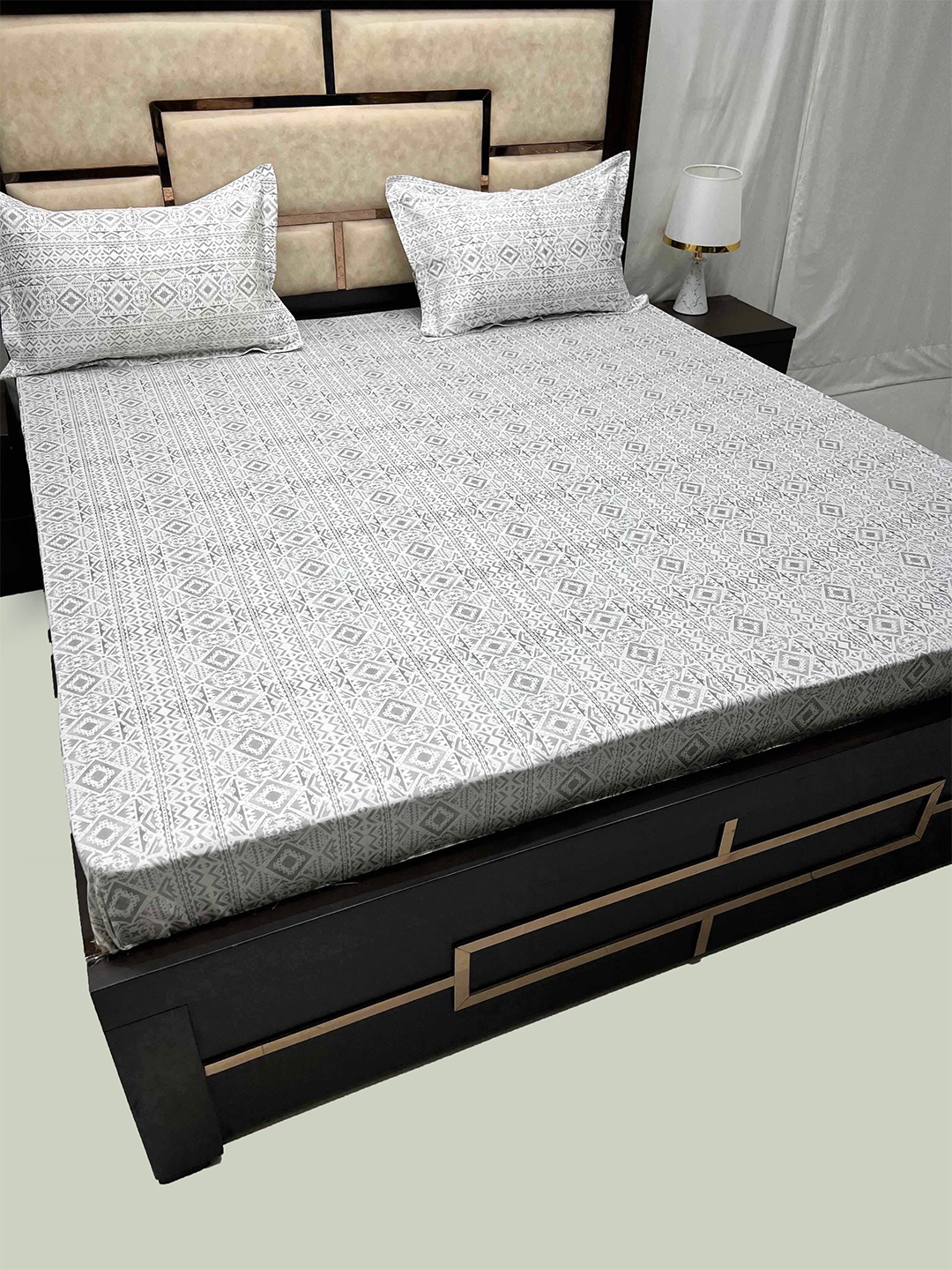 

Pure Decor Royal Divine Grey Printed Cotton 400 TC King Bedsheet with 2 Pillow Covers, White