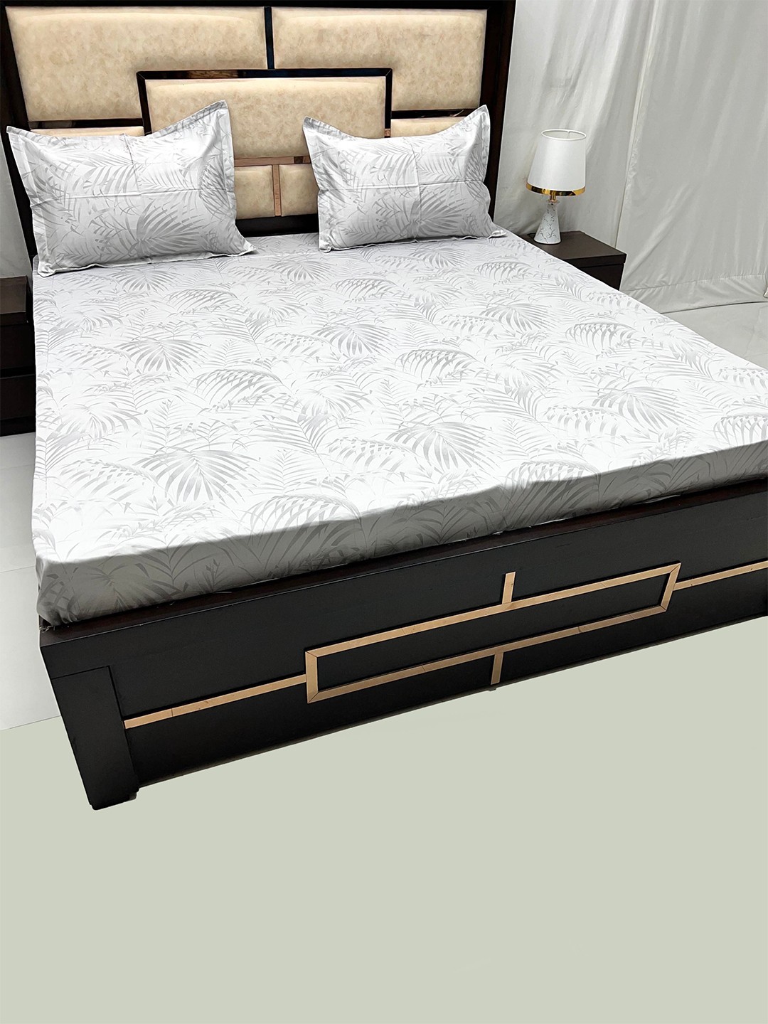 

Pure Decor Royal Divine White Printed Cotton 400 TC King Bedsheet with 2 Pillow Covers
