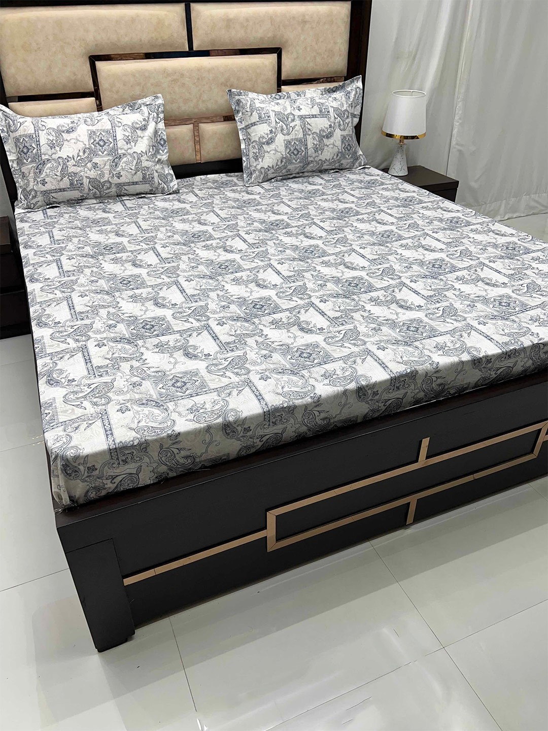 

Pure Decor Grey & White Ethnic Motifs Pure Cotton 380 TC King Bedsheet & 2 Pillow Covers