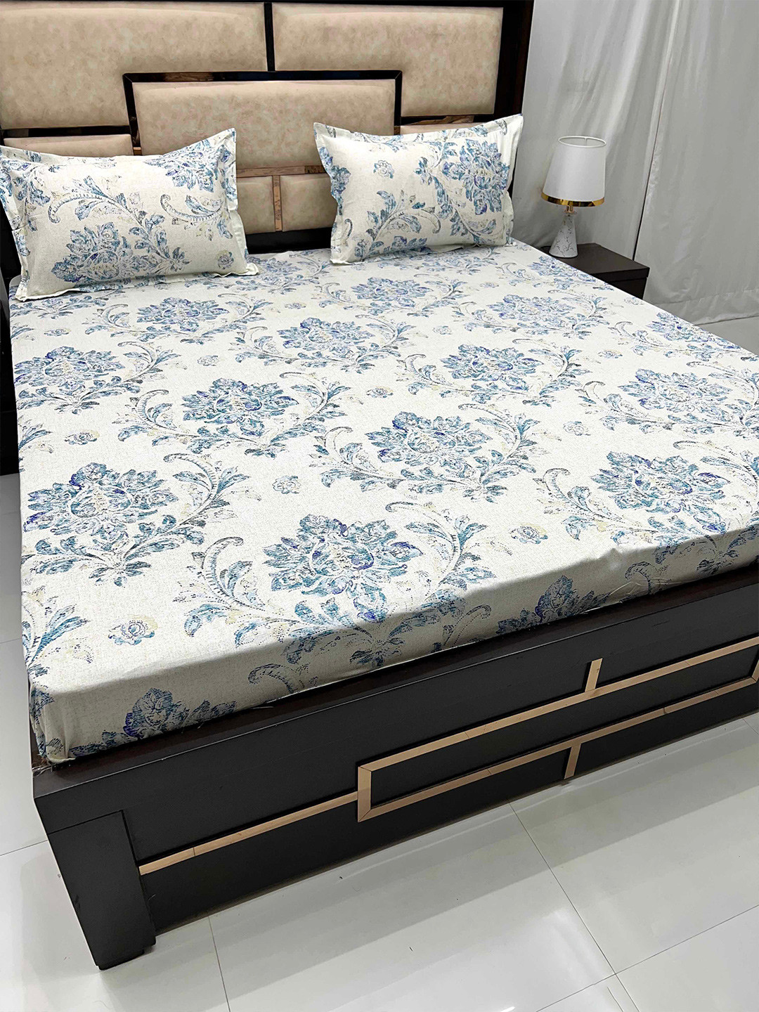 

Pure Decor White & Teal Green Floral Pure Cotton 380 TC King Bedsheet with 2 Pillow Covers