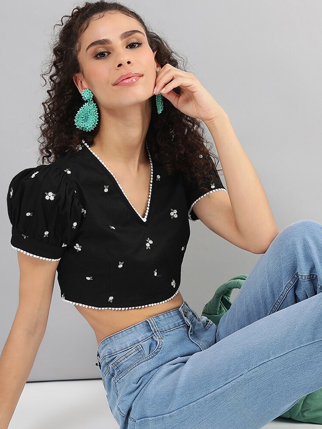 

Virgio Embroidered Puff Sleeve V-Neck Puff Sleeves Pure Cotton Crop Top, Black