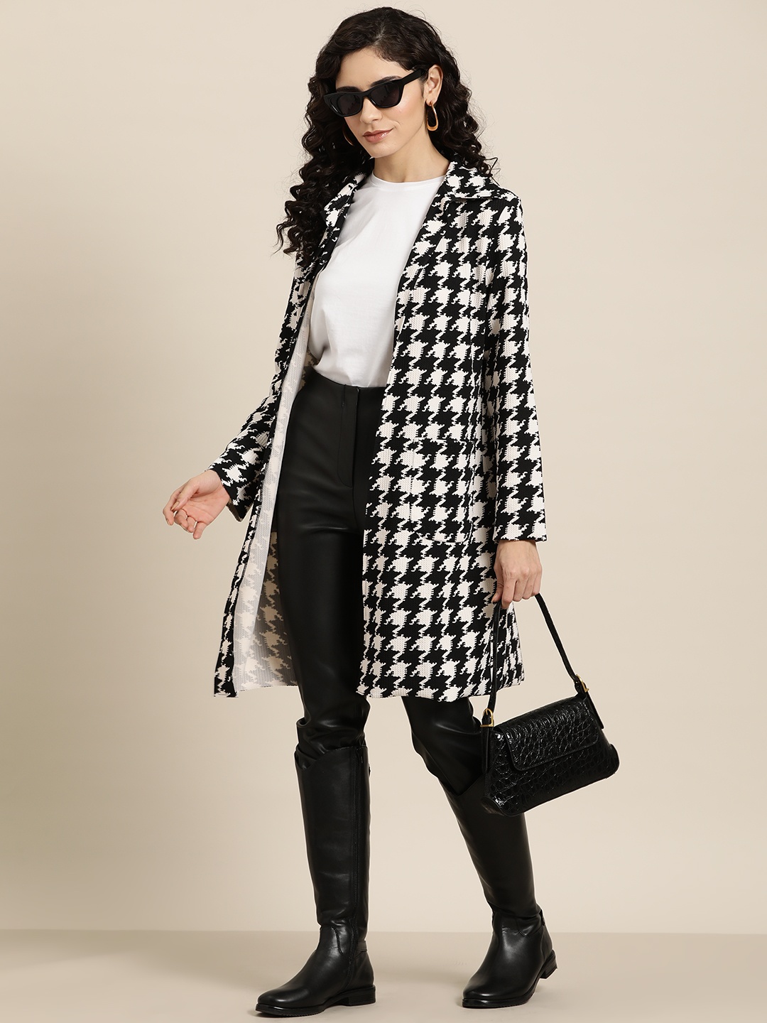 

Qurvii Women Printed Knee Length Front-Open Overcoat, Black