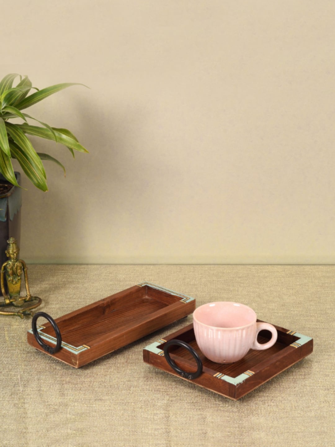 

AAKRITI ART CREATIONS Ringo Brown 2 Pieces Printed Wooden Trays