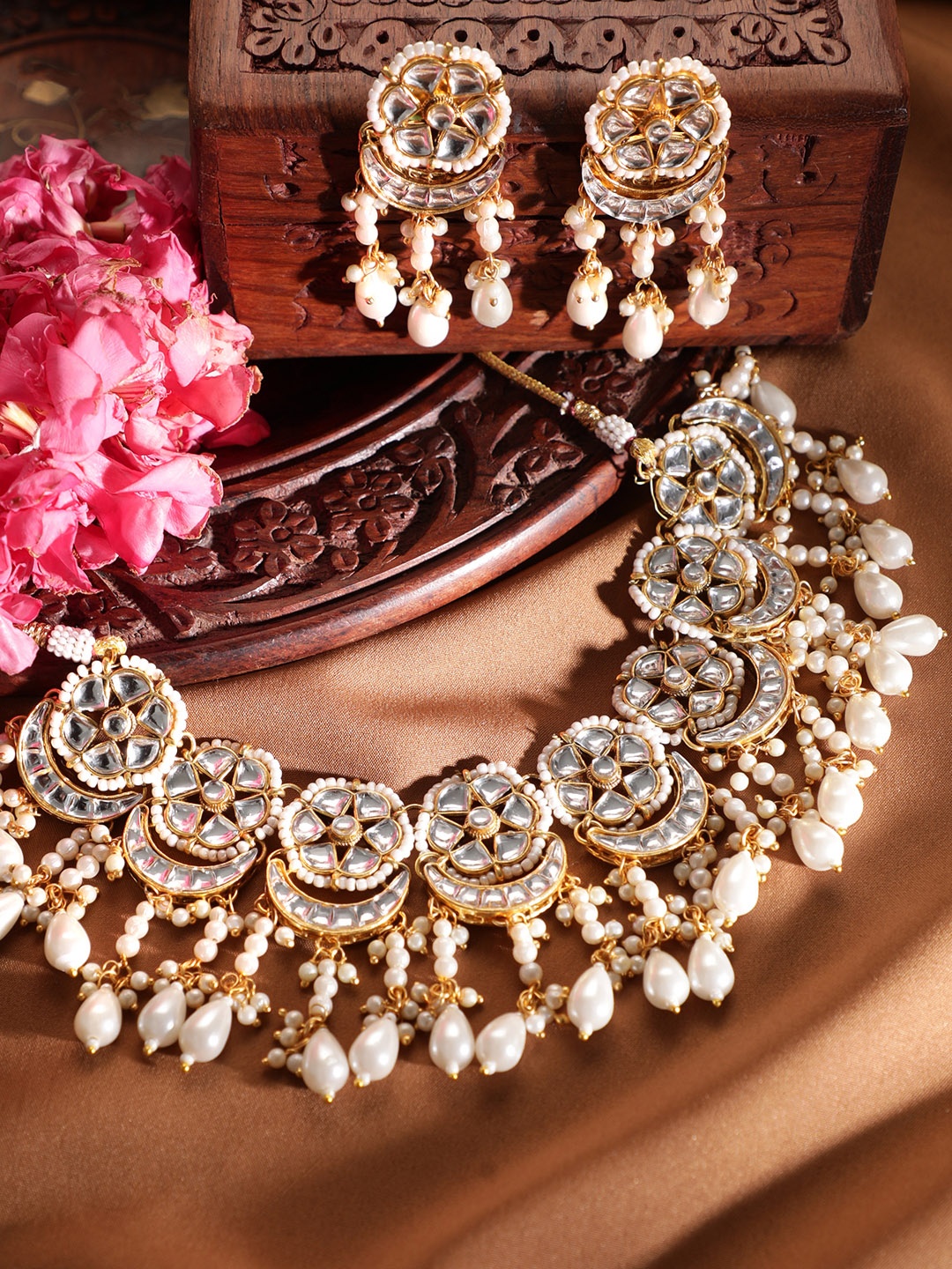

Rubans 24KGold Plated Kundan Studded Jewellery Set, Gold