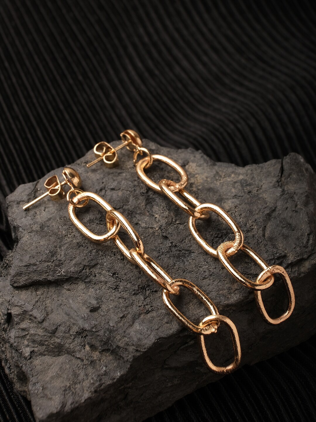 

XPNSV Gold-Plated Chain Drop Earrings