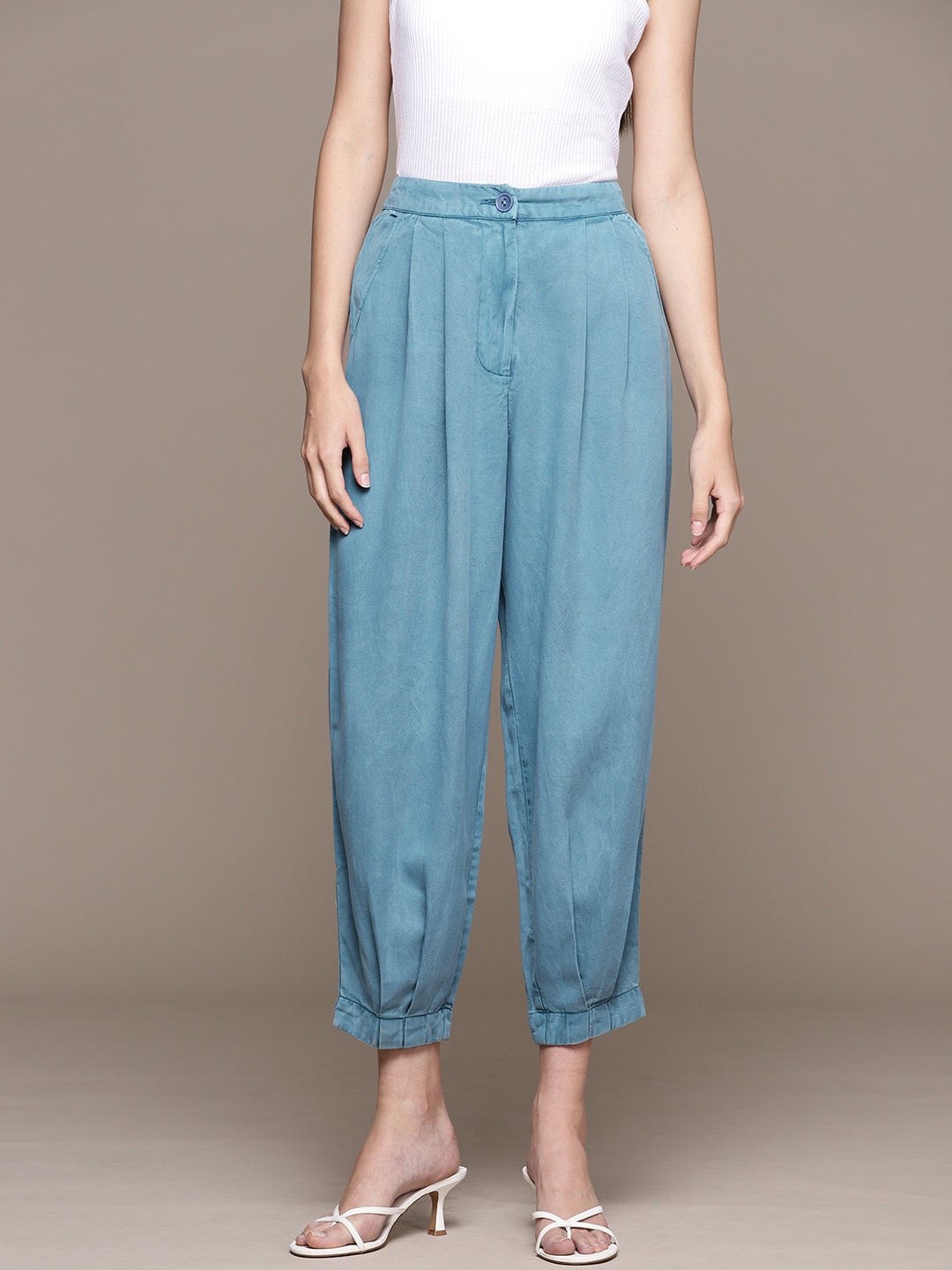 

Ritu Kumar Relaxed Tapered Fit Pleated Trousers, Blue