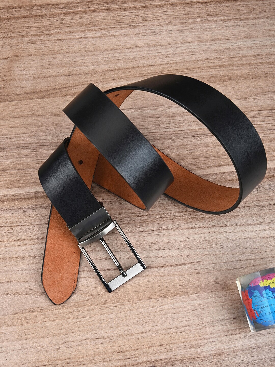 

BuckleUp Men textured Leather Slim Belt, Black