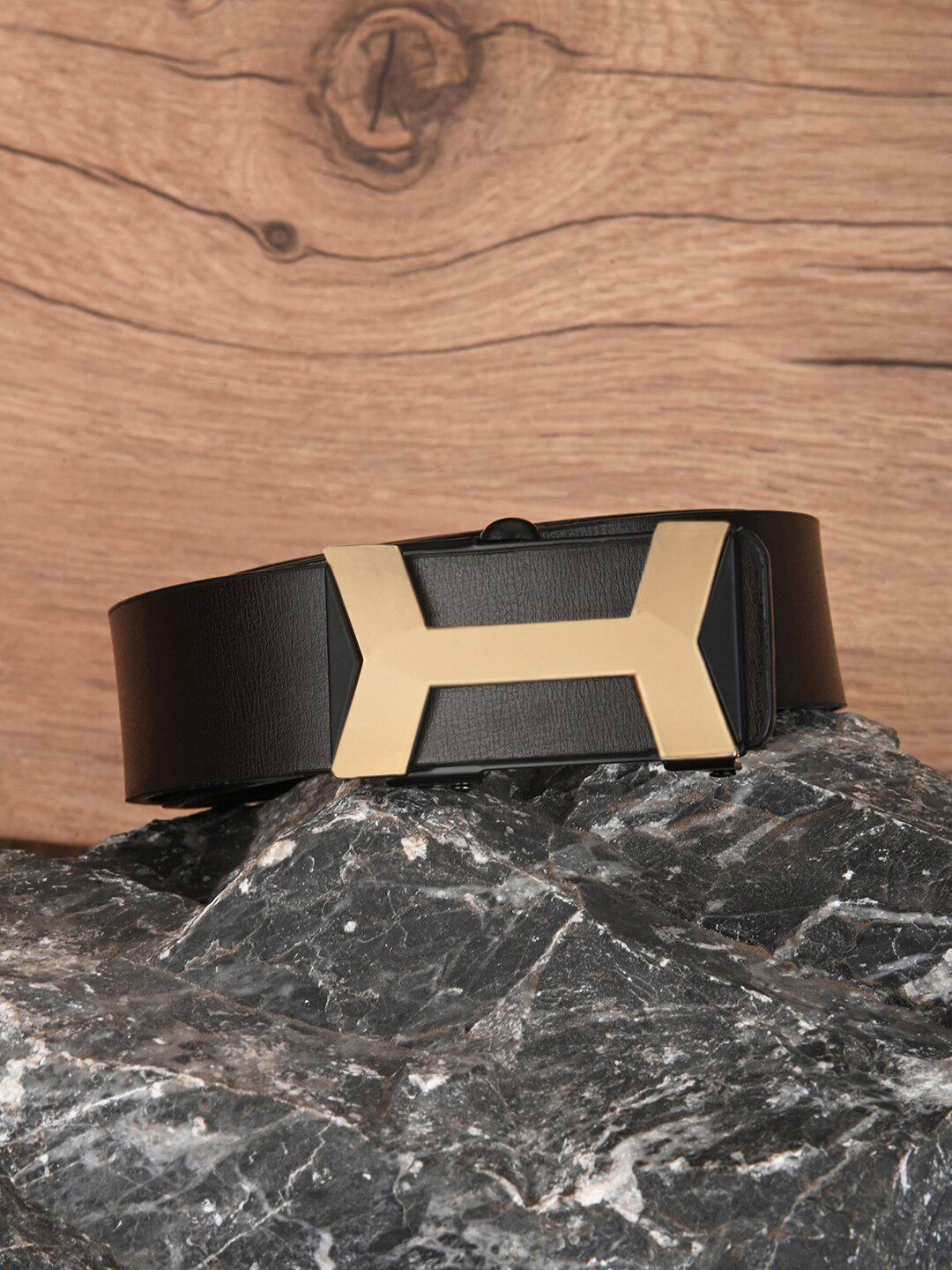 

BuckleUp Men Textured Leather Slim Belt, Black