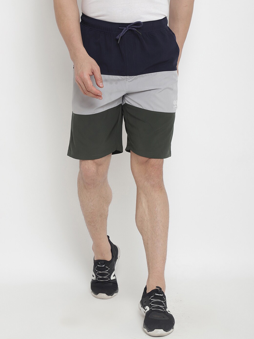 

9ty3ree Men Mid Rise Colourblocked Sports Shorts, Navy blue