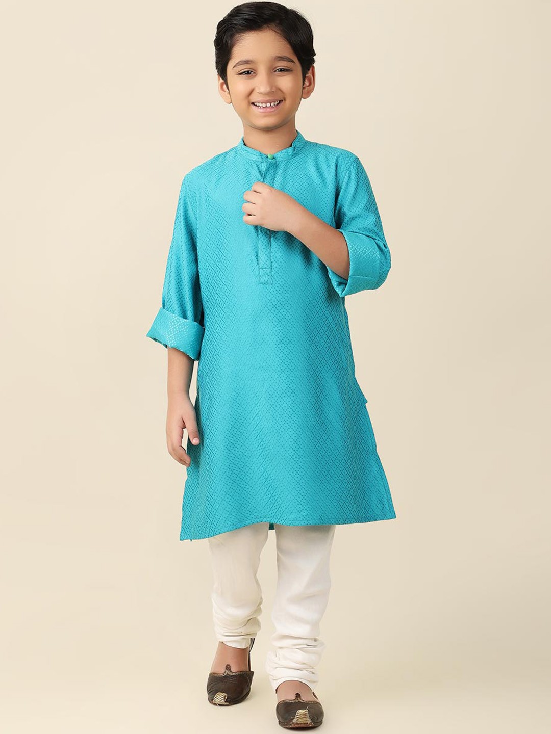 

Fabindia Boys Woven Design Mandarin Collar Long Sleeves Kurta, Blue