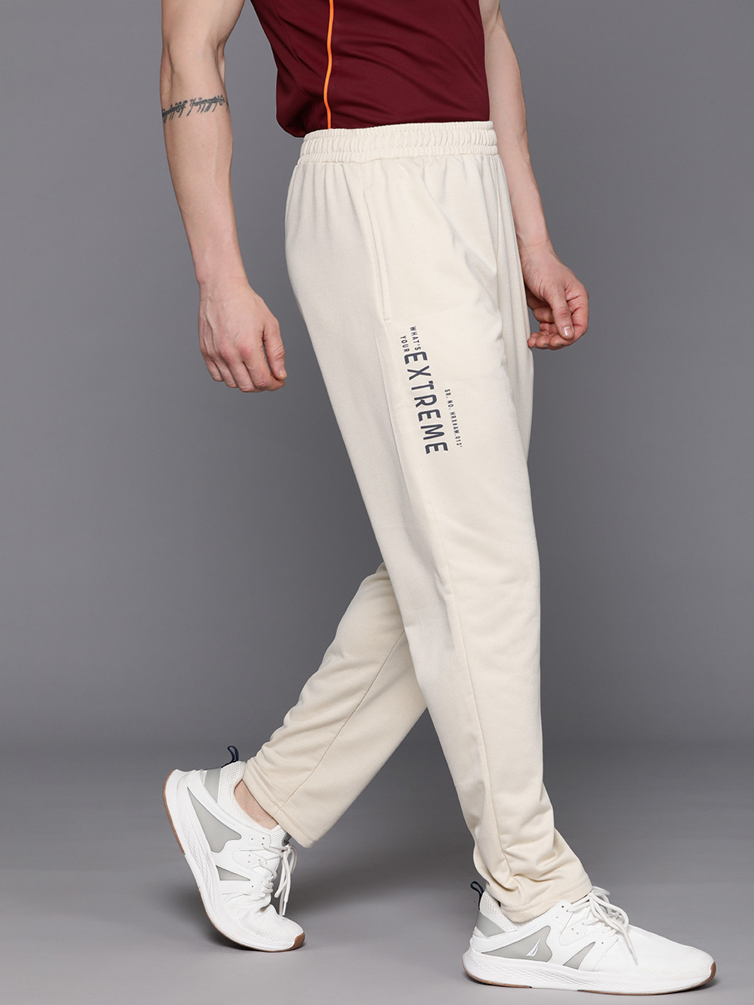 

HRX by Hrithik Roshan Men Lifestyle Track Pants With Placement Typography, Beige