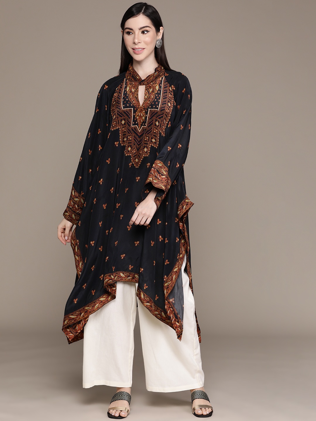 

Ritu Kumar Women Ethnic Motifs Printed Keyhole Neck Bell Sleeves Kurta, Black