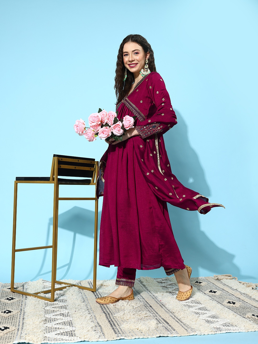 

Kvsfab Ethnic Motifs Embroidered Empire Sequinned Kurta with Trousers & Dupatta, Burgundy