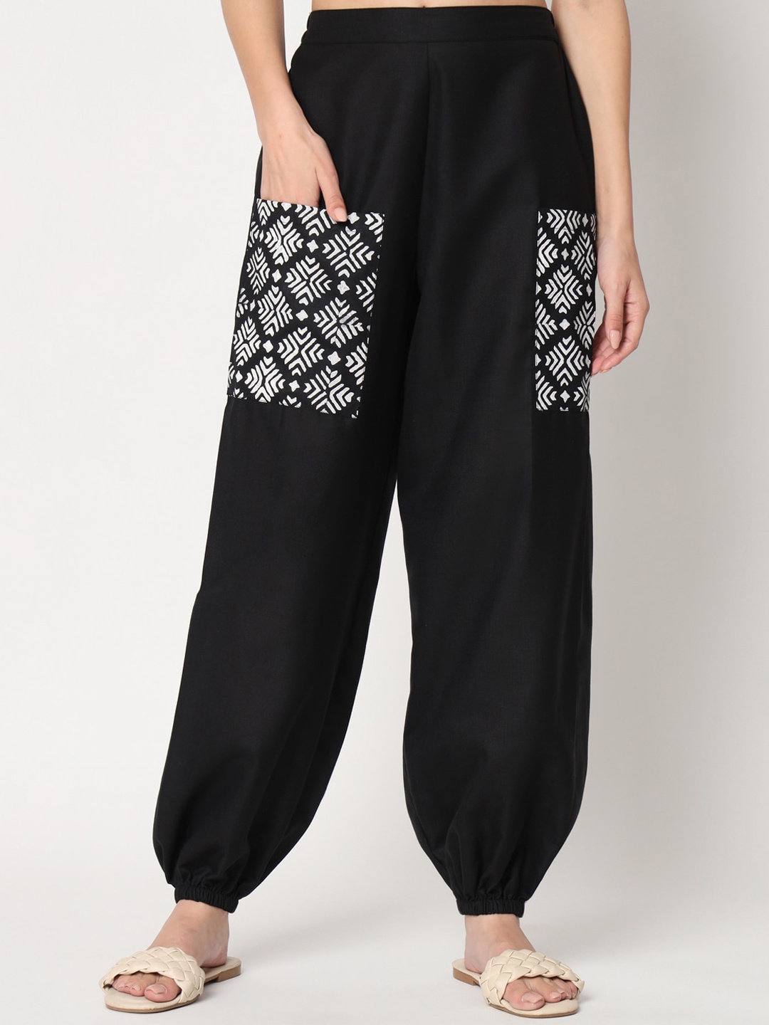 

9rasa Women Hand Block Printed Pocket Trousers, Black