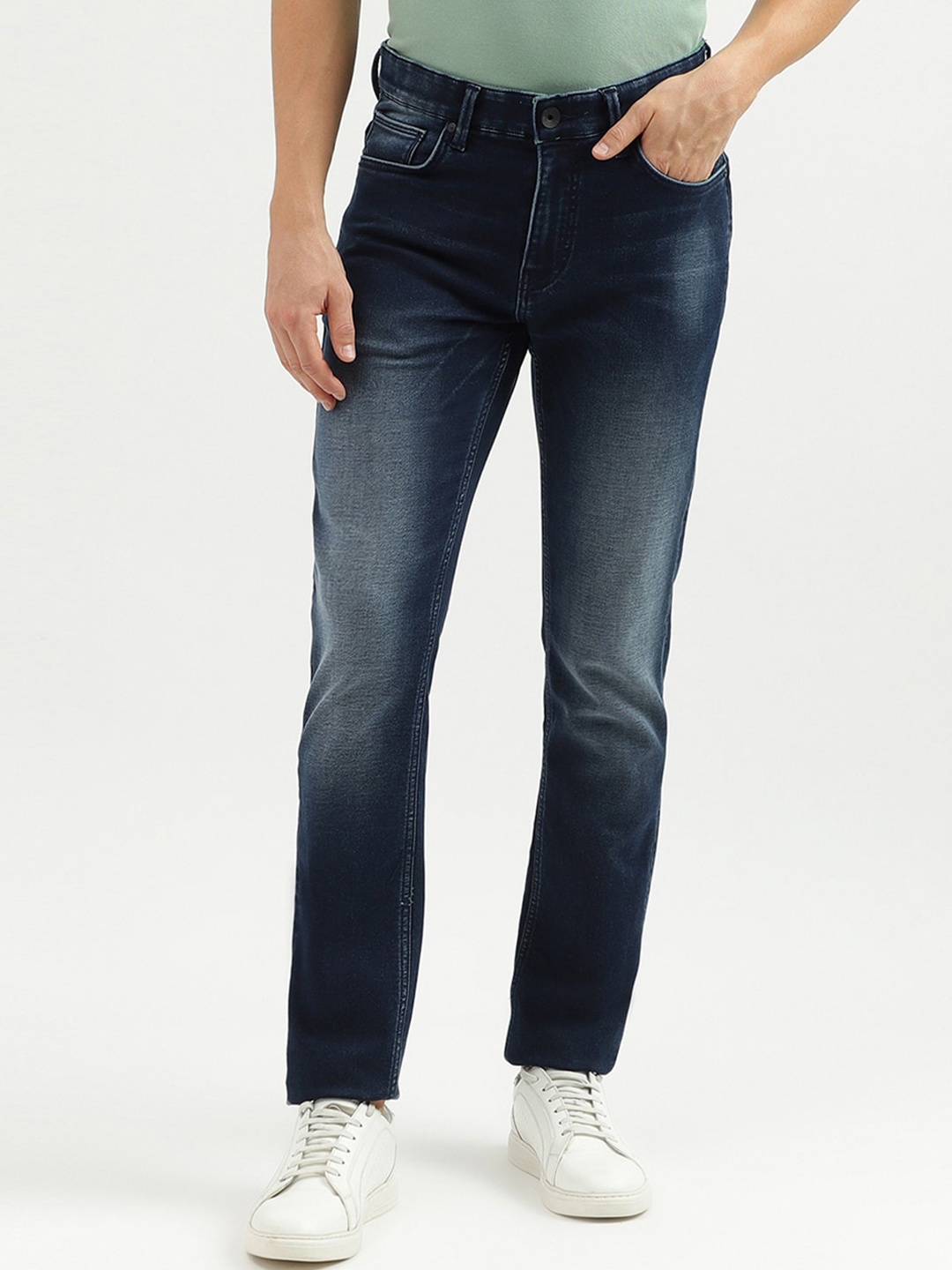

United Colors of Benetton Men Skinny Fit Mid Rise Clean Look Heavy Fade Jeans, Navy blue