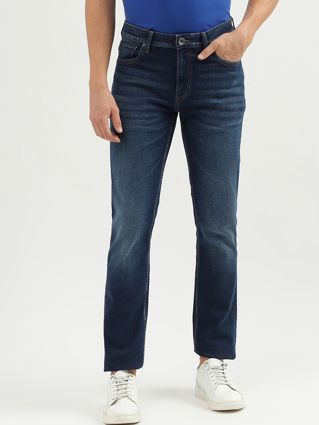 

United Colors of Benetton Men Slim Straight Fit Mid Rise Clean Look Light Fade Jeans, Blue