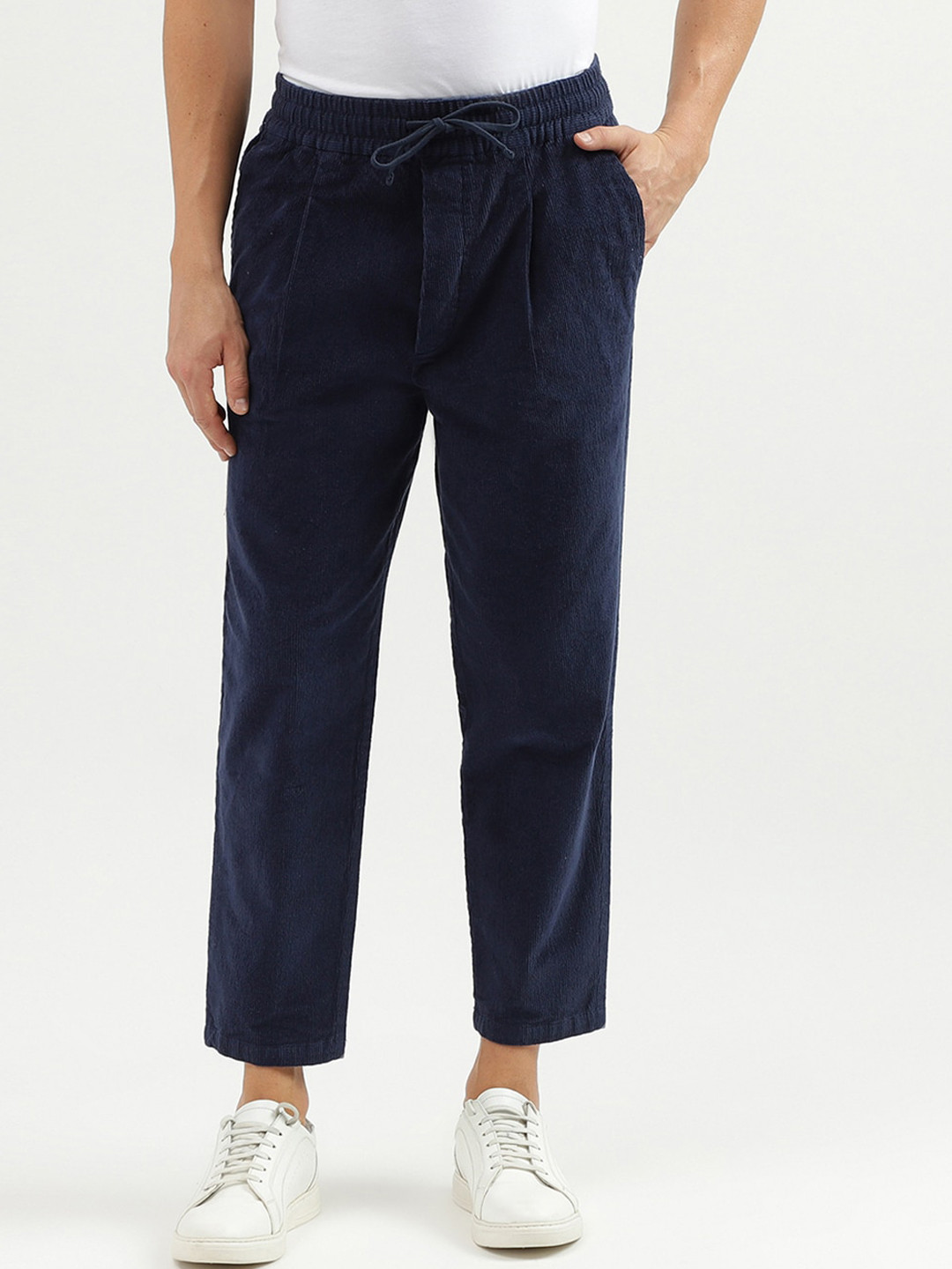 

United Colors of Benetton Men Smart Slim Fit Mid-Rise Cropped Pleated Trousers, Navy blue