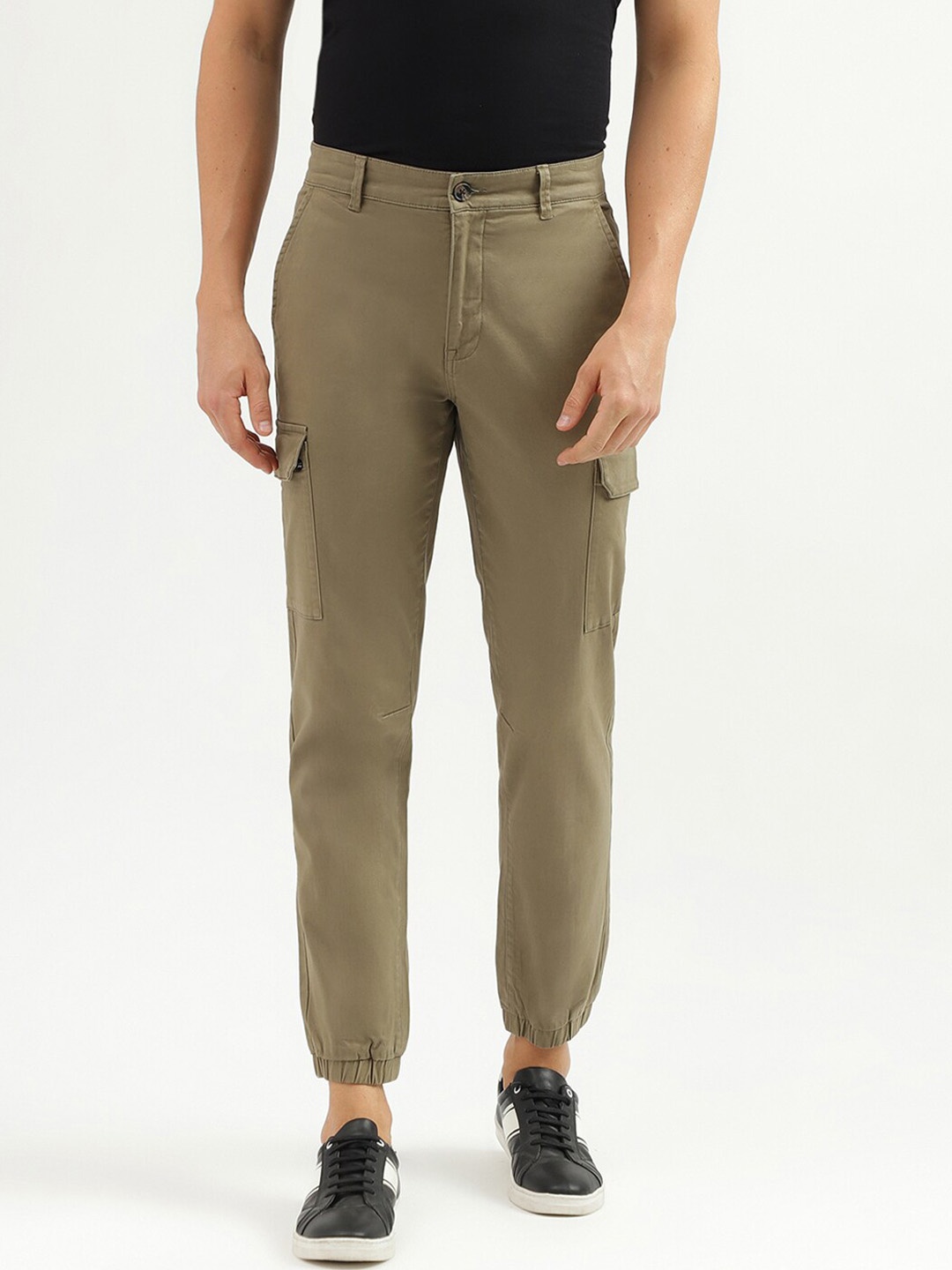 

United Colors of Benetton Men Smart Mid-Rise Joggers, Olive