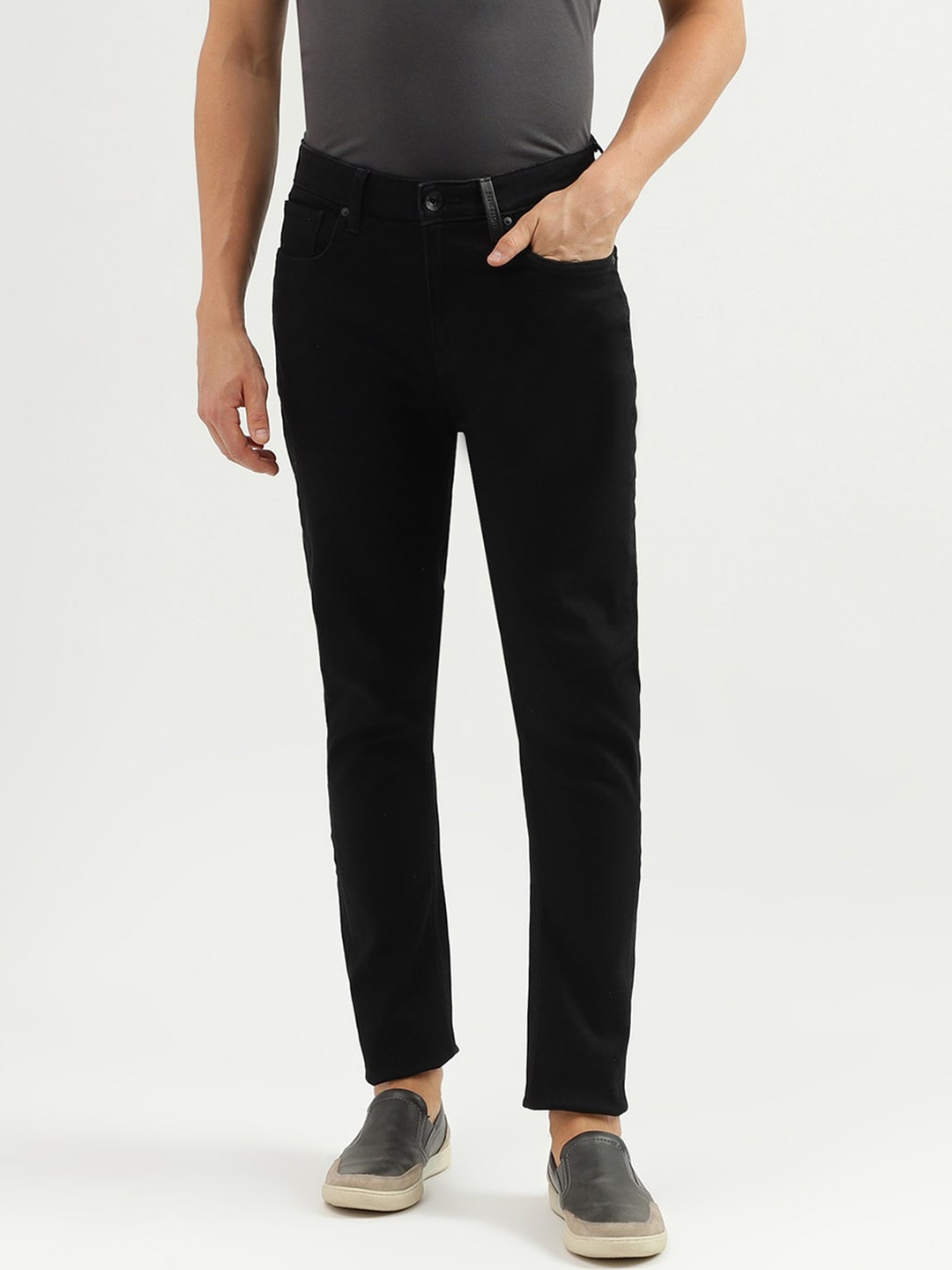 

United Colors of Benetton Men Carrot Fit Mid Rise Clean Look Jeans, Black
