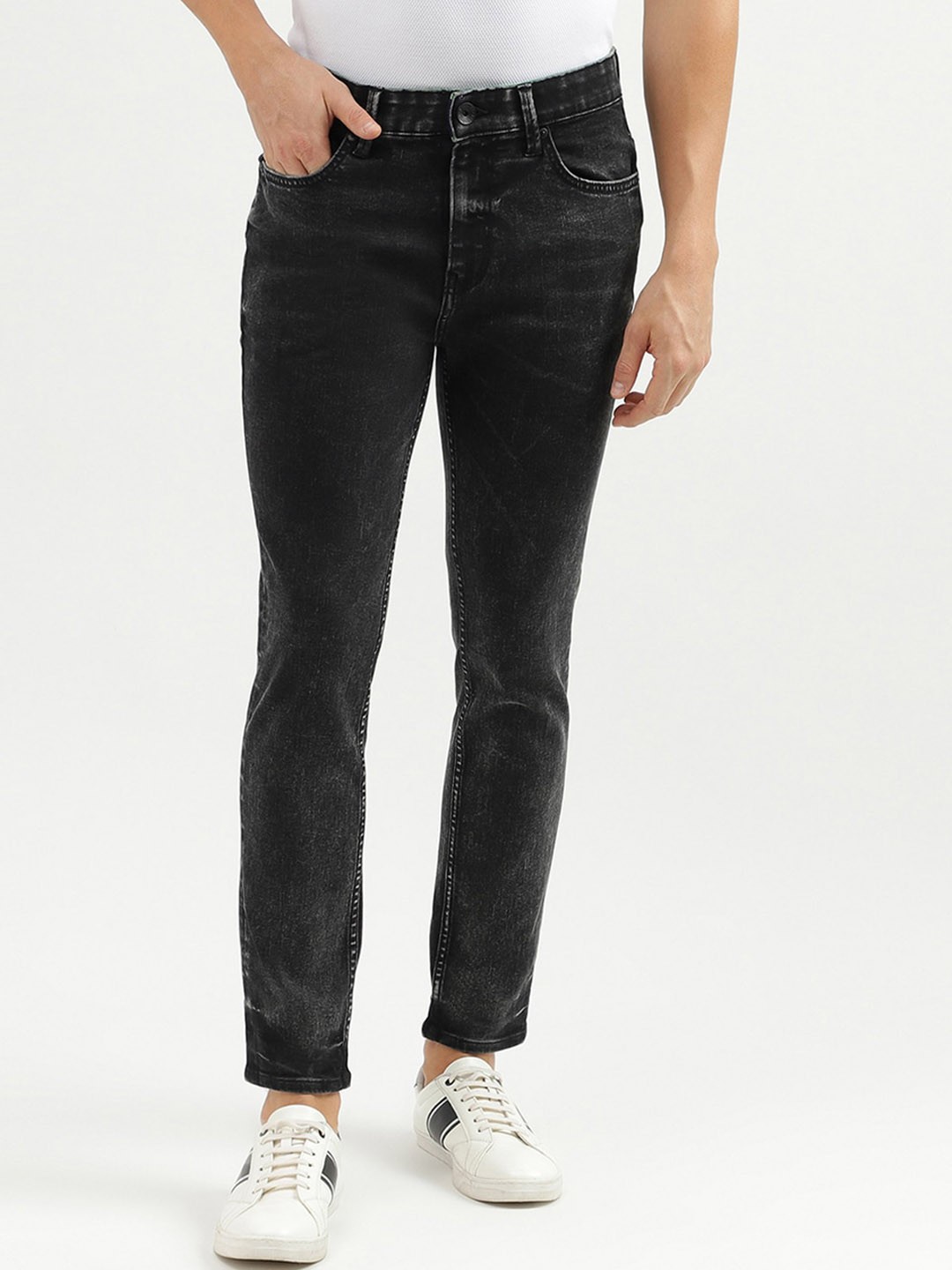 United Colors of Benetton Men Skinny Fit Low Rise Clean Look Jeans, Black