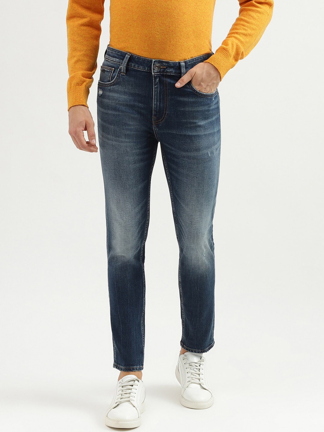 

United Colors of Benetton Men Skinny Fit Low Crotch Low Rise Clean Look Heavy Fade Jeans, Blue