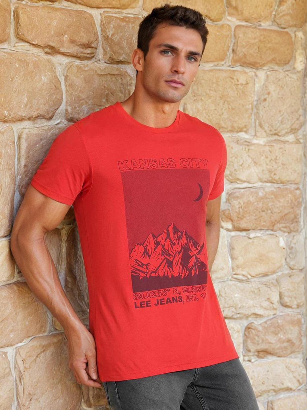 

Lee Graphic Printed Cotton Slim Fit T-shirt, Red