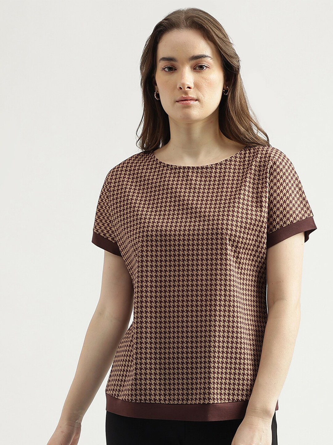 

United Colors of Benetton Checked Regular Fit Round Neck Top, Brown