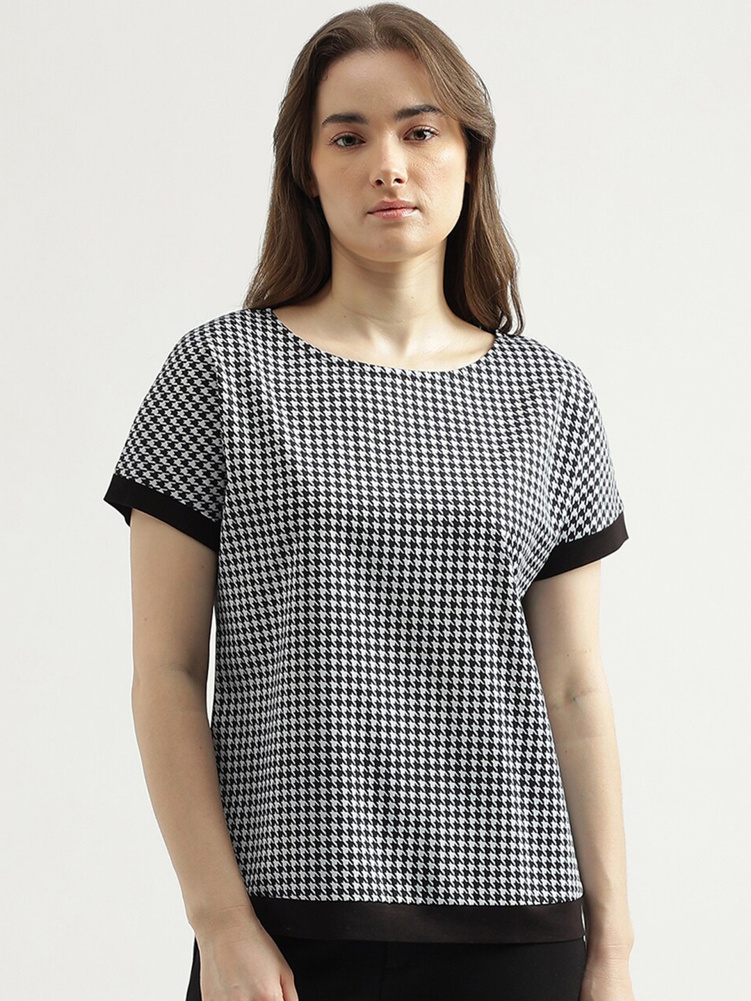 

United Colors of Benetton Checked Regular Fit Round Neck Top, Black