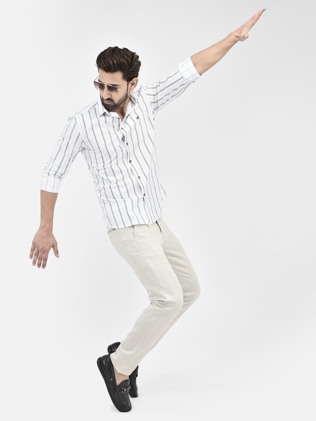 

Crimsoune Club Slim Fit Vertical Striped Pure Cotton Casual Shirt, White