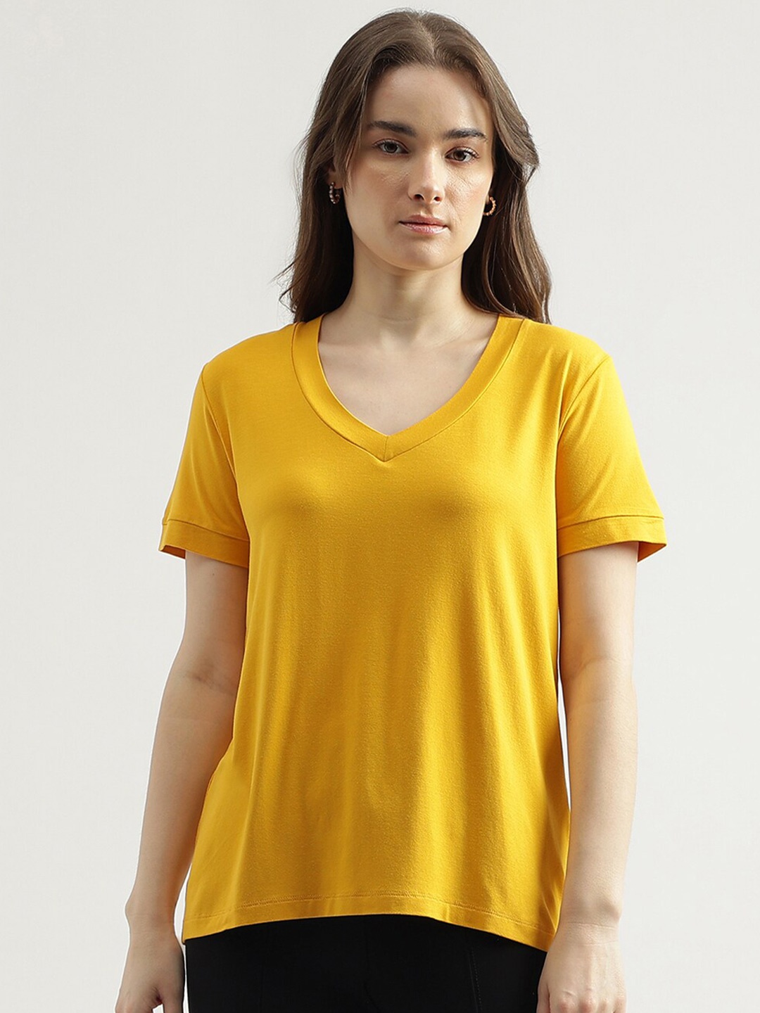 

United Colors of Benetton Short Sleeves Regular Fit V-Neck T-shirt, Yellow