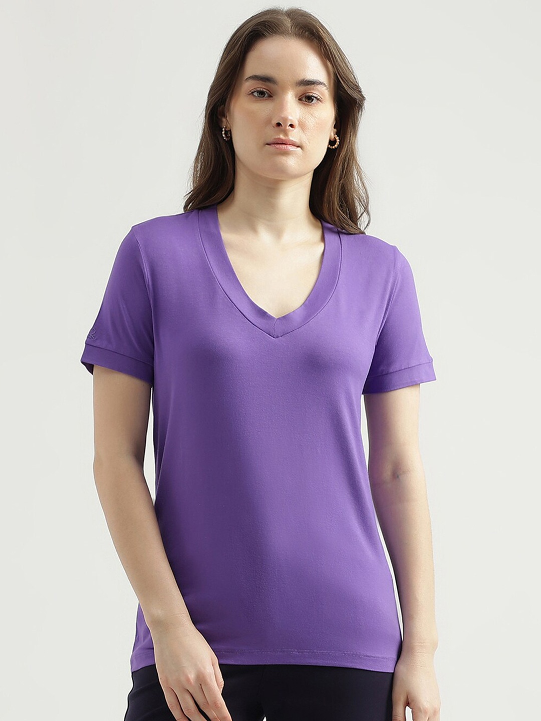 

United Colors of Benetton Short Sleeves Regular Fit V-Neck T-shirt, Purple