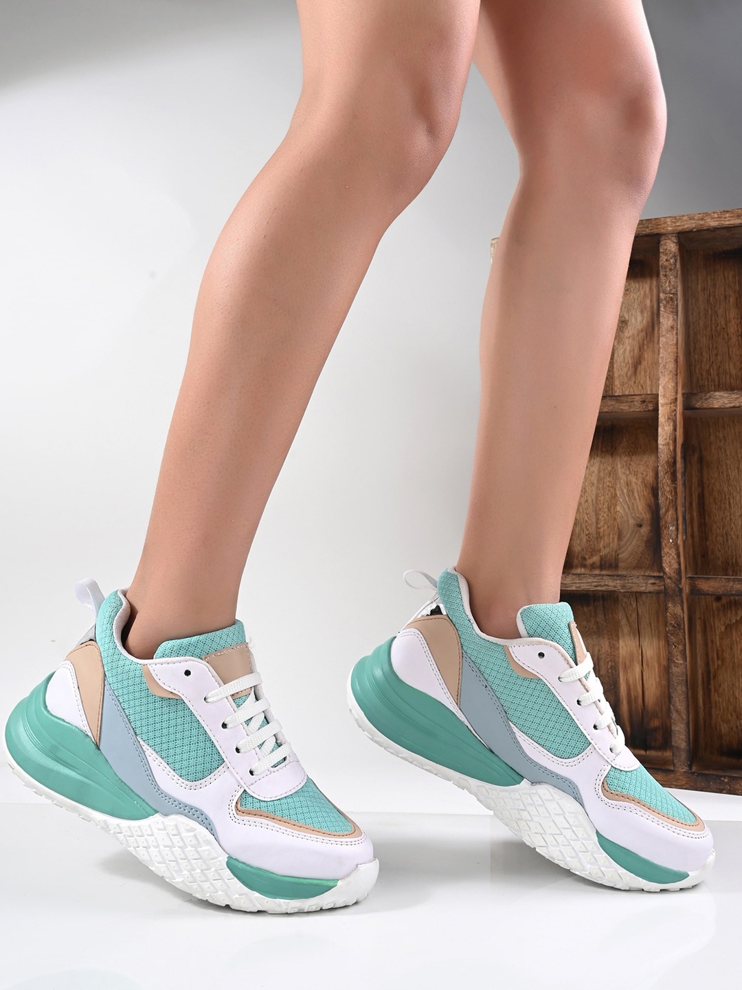 

AfroJack Women Colourblocked Lace-Up Sneakers, Green