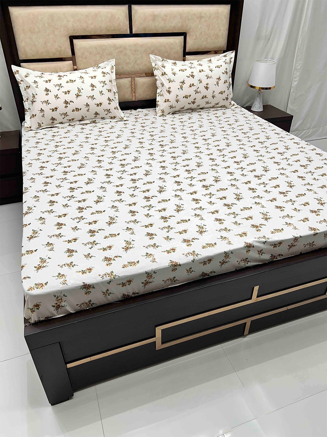 

Pure Decor Villa White & Green Floral Cotton 380 TC King Bedsheet with 2 Pillow Covers