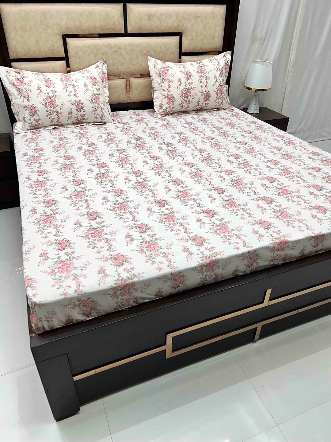 

Pure Decor Villa White & Pink Floral Cotton 380 TC King Bedsheet With 2 Pillow Covers