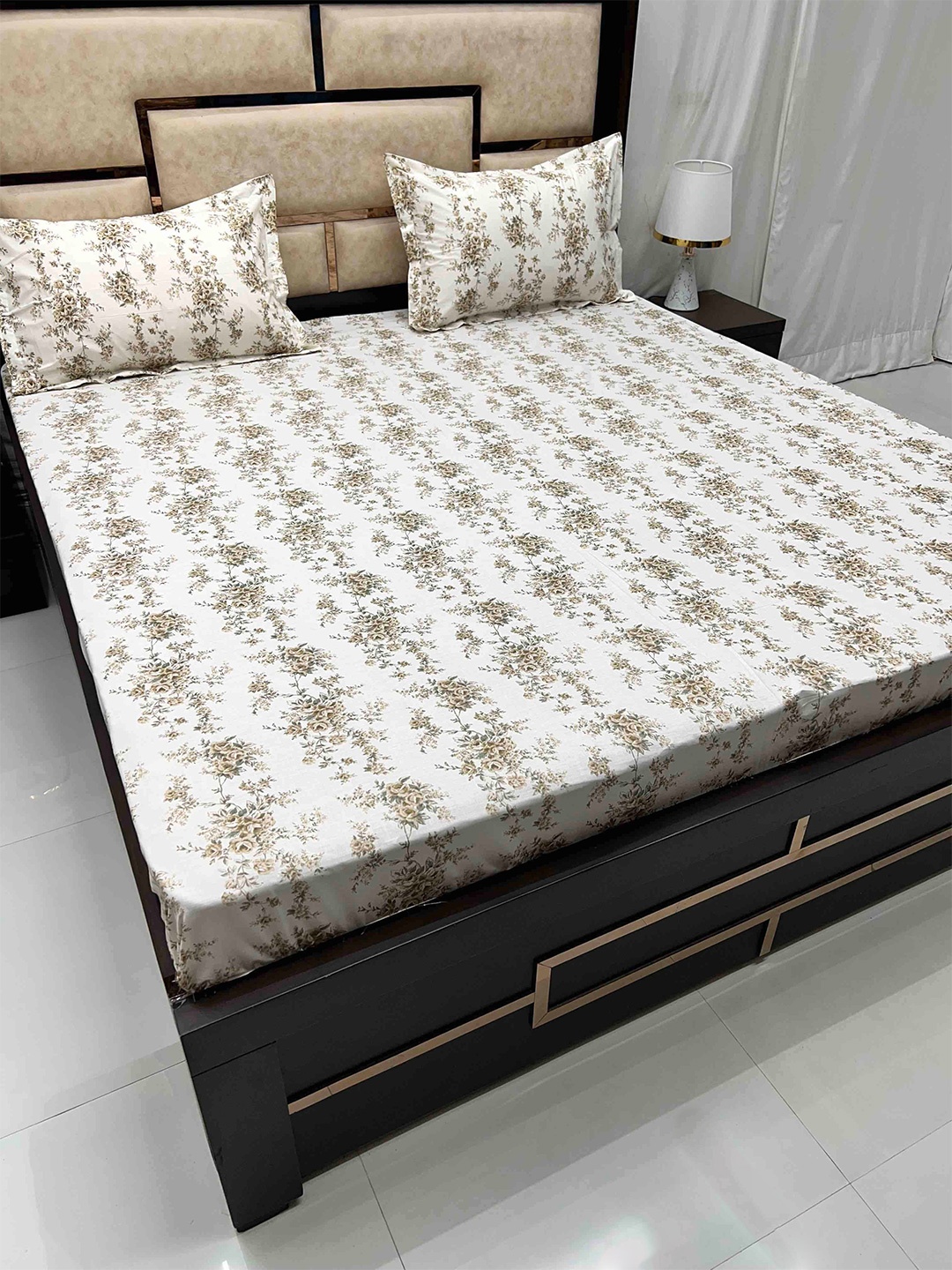 

Pure Decor Villa White & Brown Floral Cotton 380 TC King Bedsheet With 2 Pillow Covers
