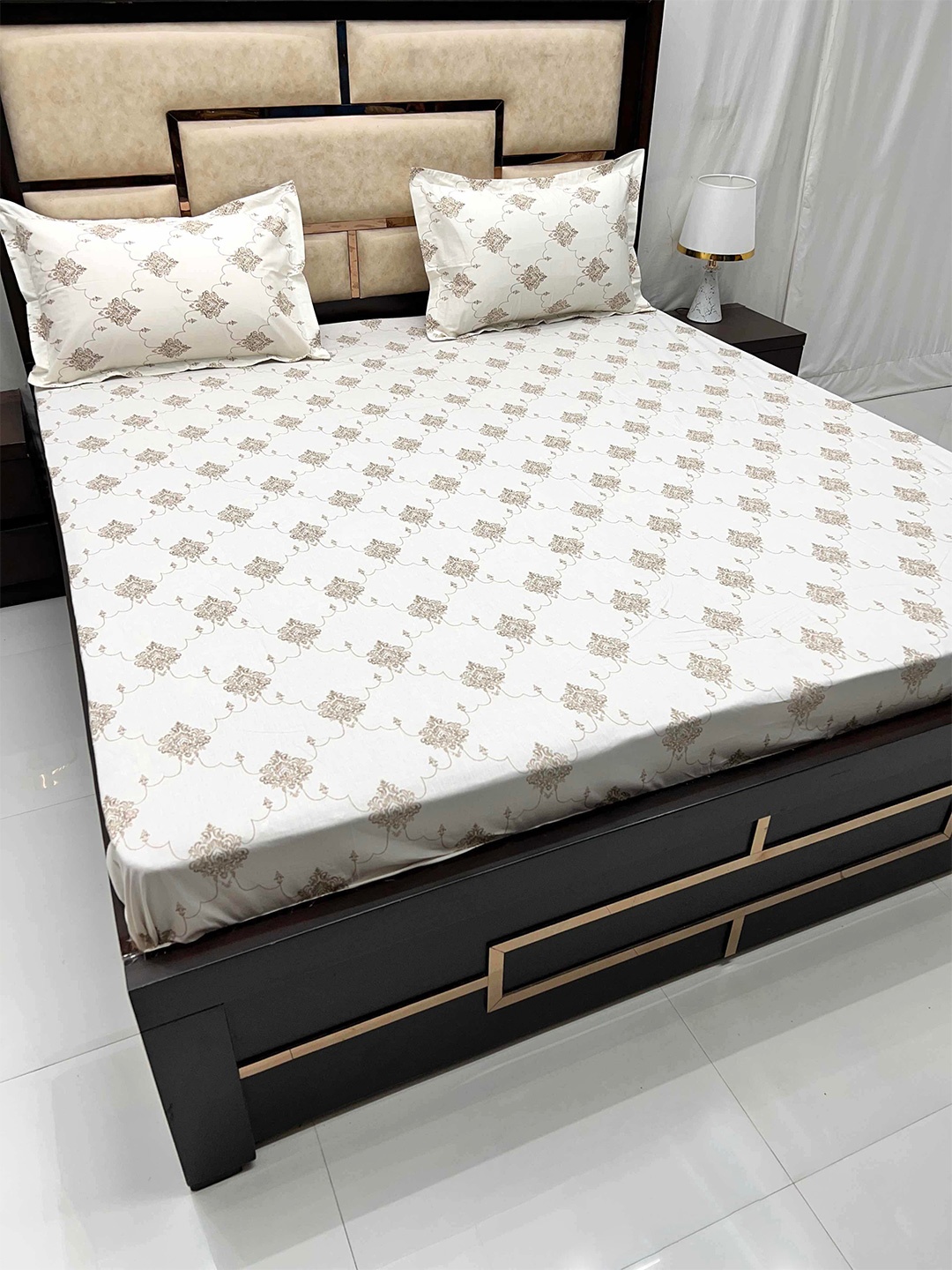 

Pure Decor Villa Brown & Grey Ethnic Motifs Cotton 380 TC King Bedsheet & 2 Pillow Covers