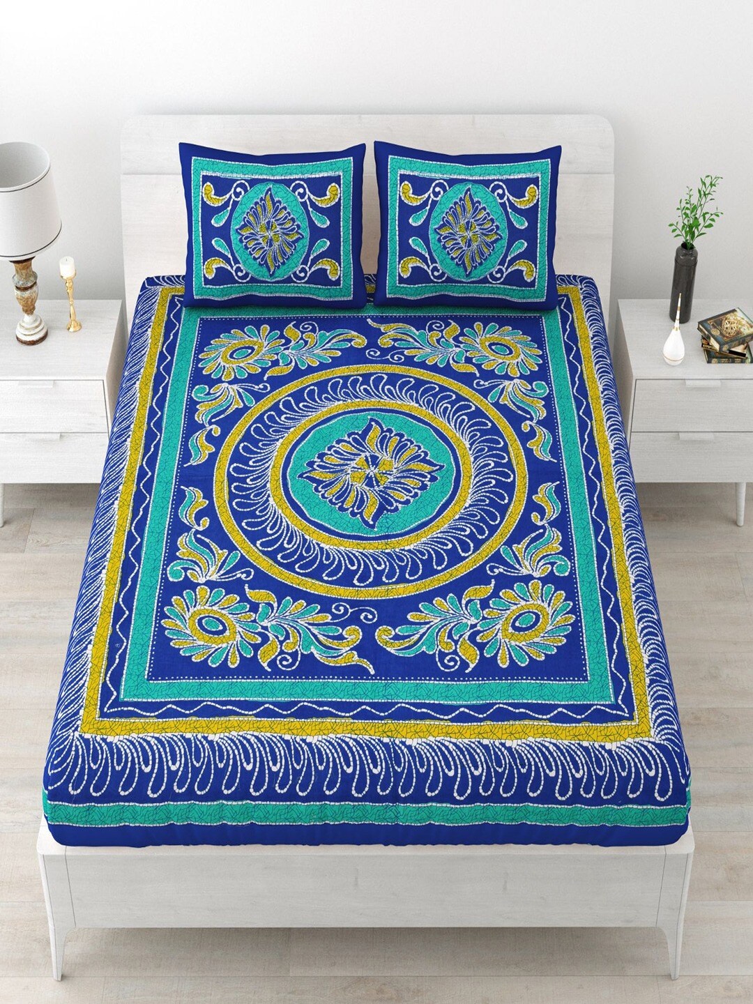 

UNIQCHOICE Blue & White Ethnic Motifs Pure Cotton 120 TC Queen Bedsheet & 2 Pillow Covers