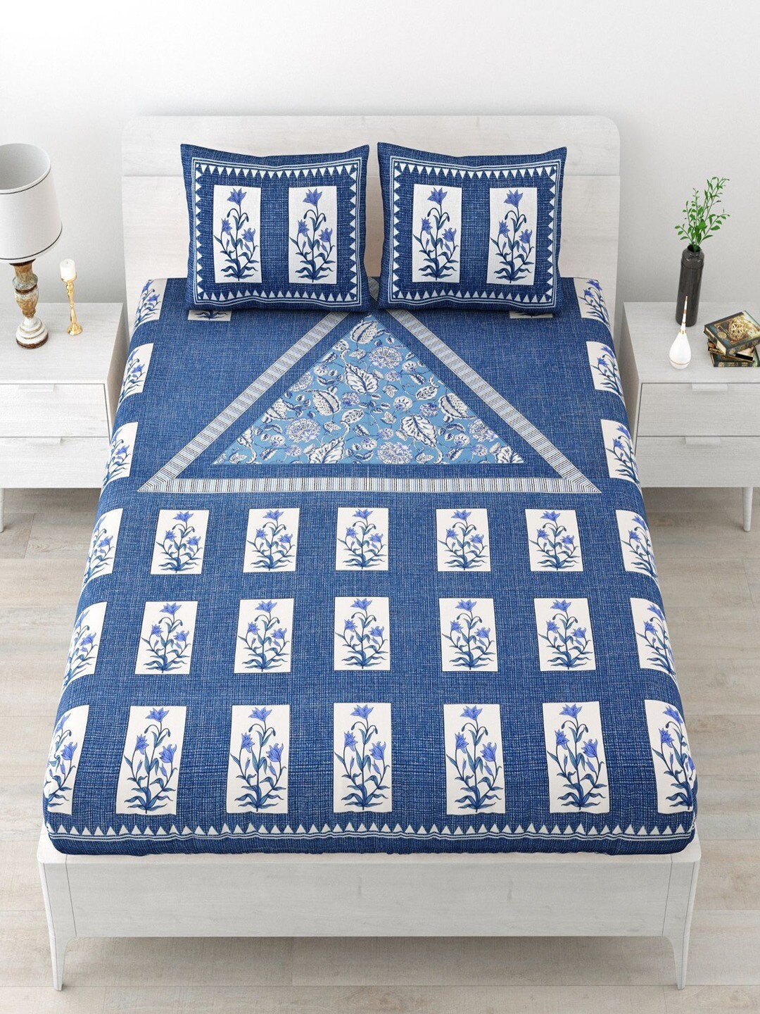 

UNIQCHOICE Blue & White Geometric Pure Cotton 120 TC Queen Bedsheet With 2 Pillow Covers