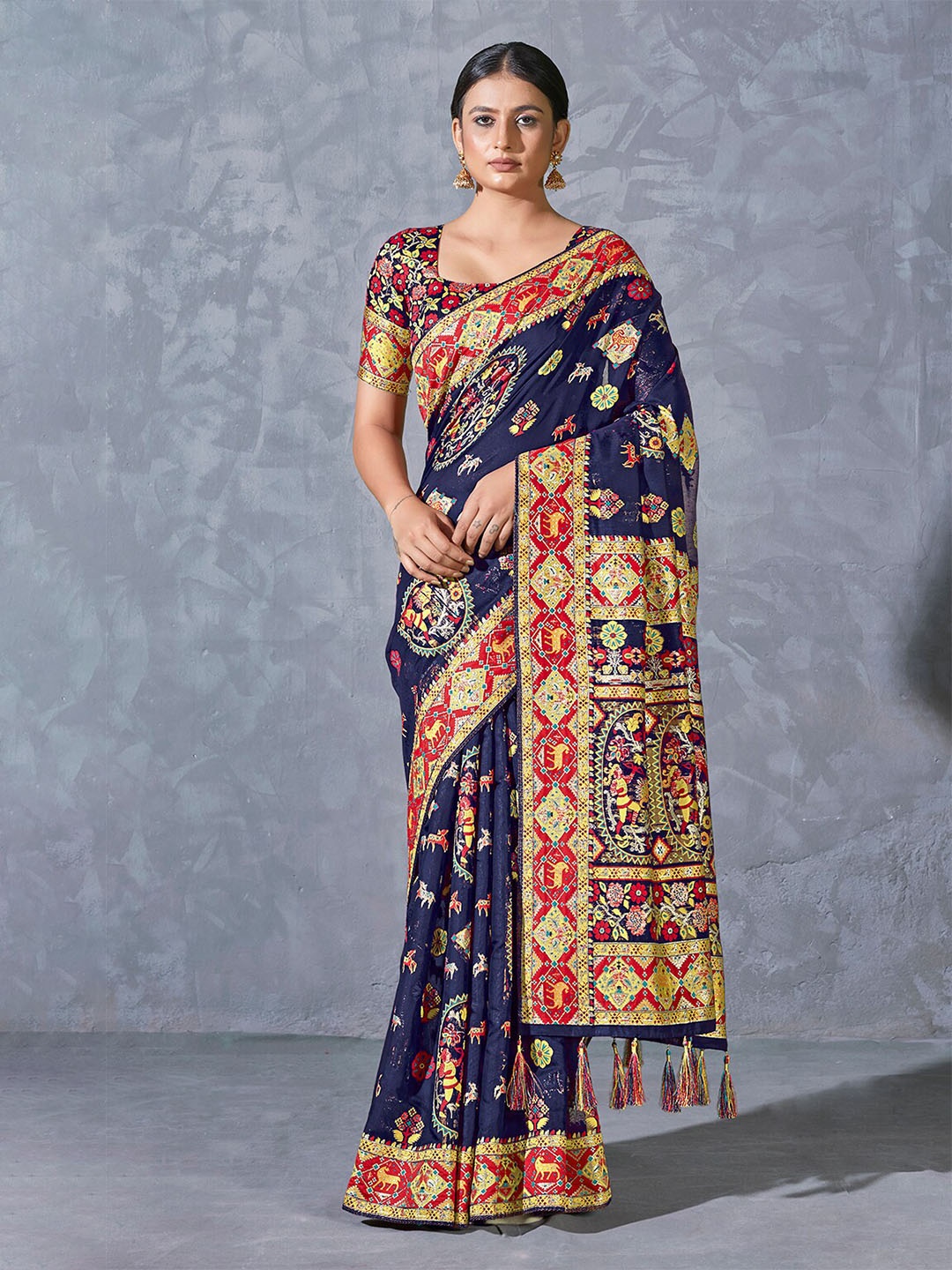 

MONJOLIKA FASHION Ethnic Motifs Woven Design Bomkai silk Saree, Navy blue