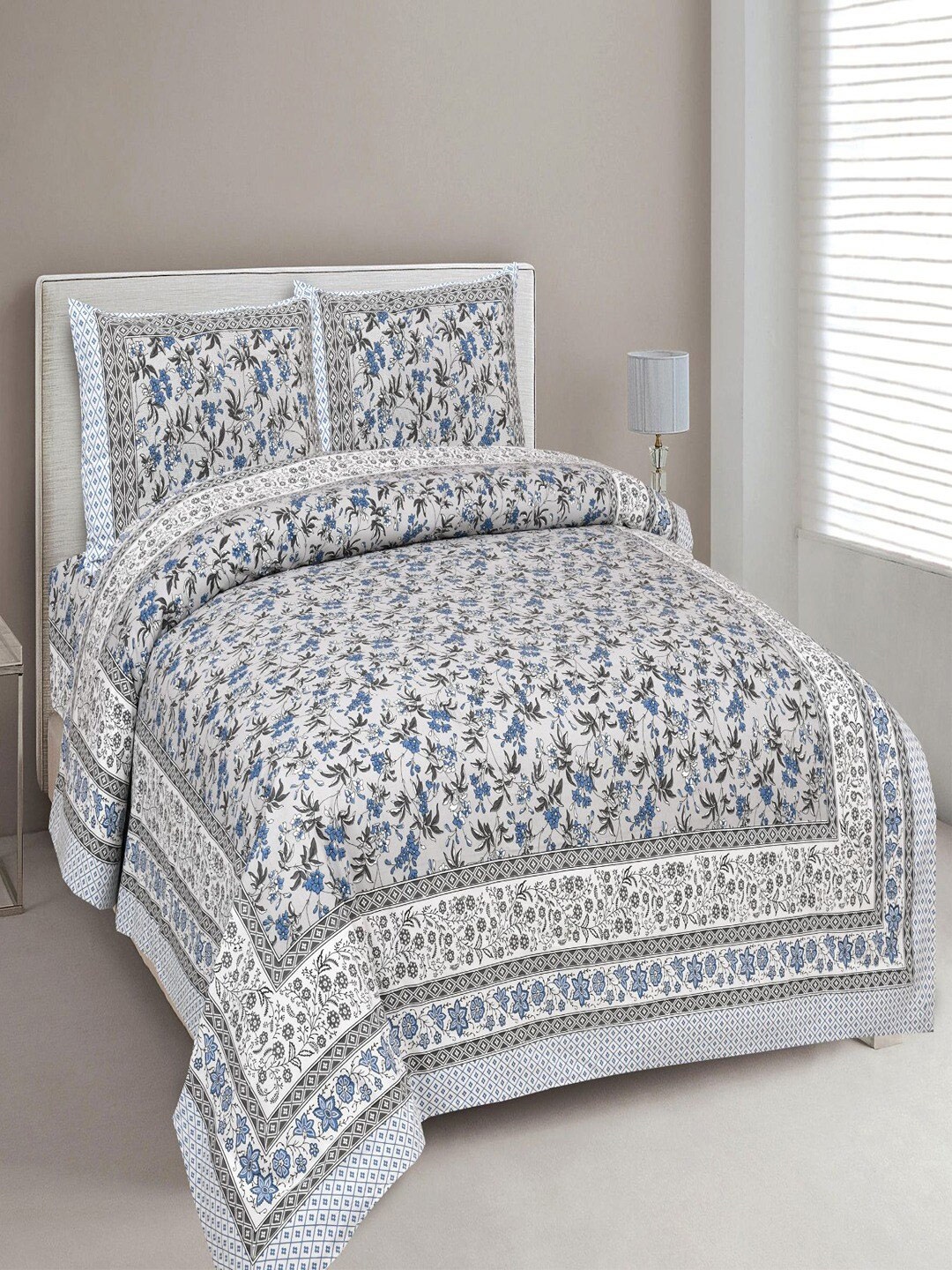 

UNIQCHOICE Blue & White Floral Pure Cotton 180 TC King Bedsheet With 2 Pillow Covers