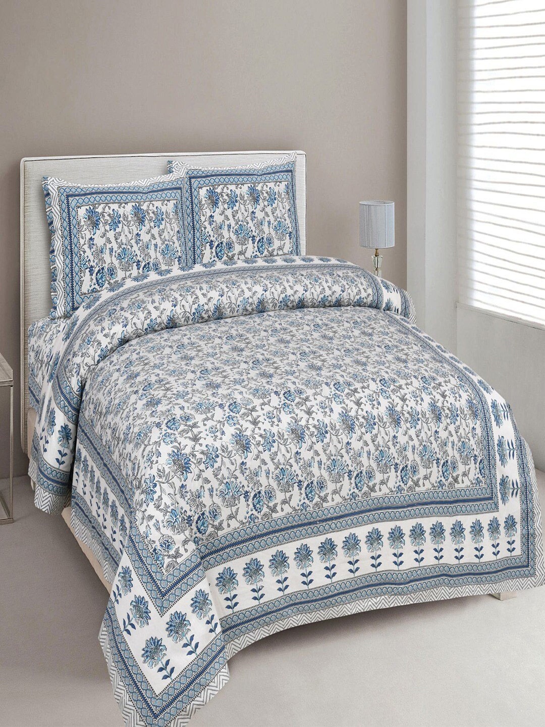 

UNIQCHOICE Blue & White Floral Pure Cotton 180 TC King Bedsheet With 2 Pillow Covers