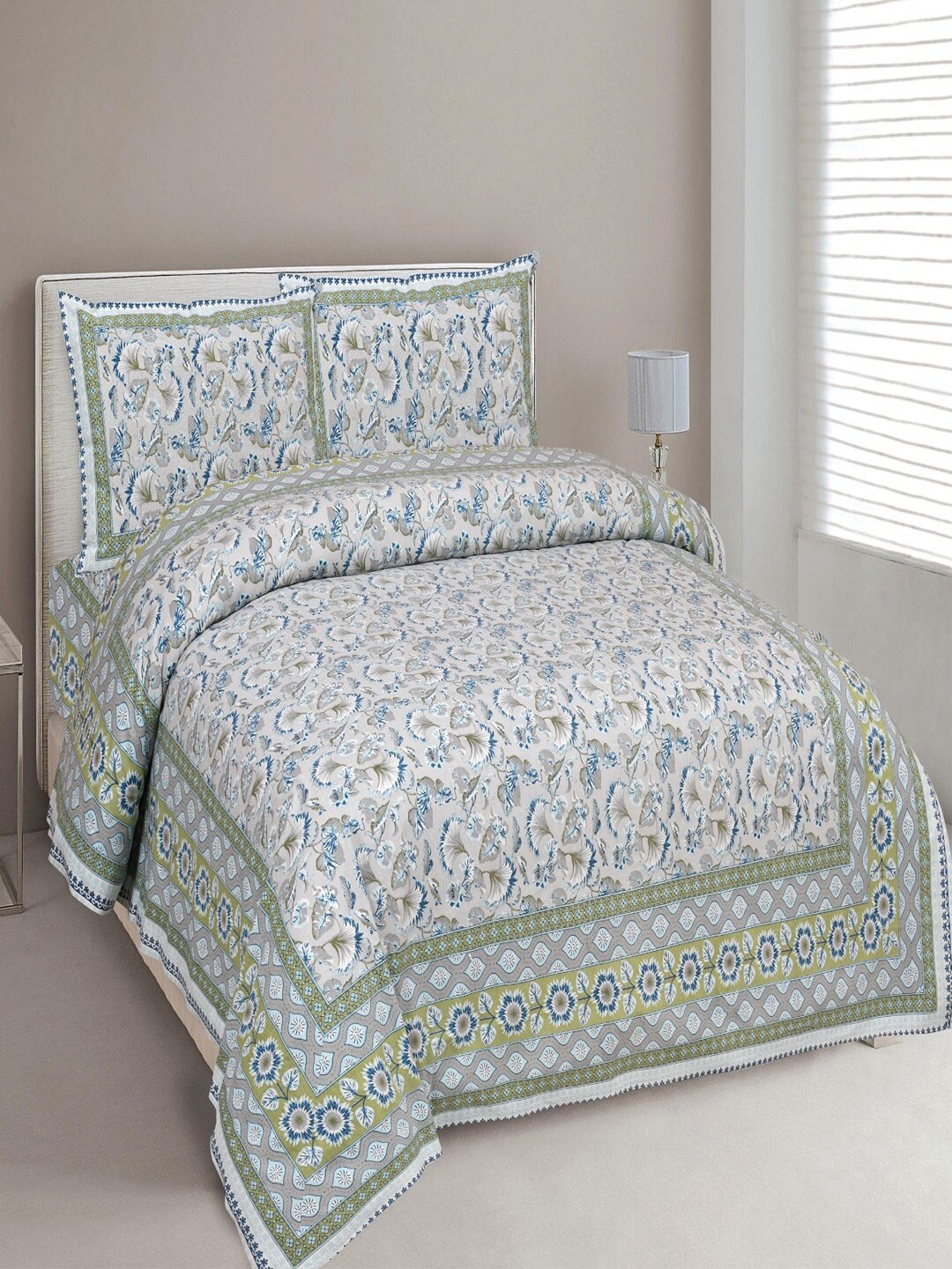 

UNIQCHOICE Blue & White Printed Cotton 180 TC King Bedsheet with 2 Pillow Covers