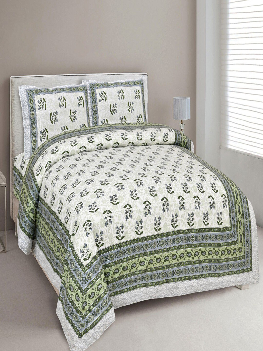 

UNIQCHOICE Green & White Printed Cotton 180 TC King Bedsheet with 2 Pillow Covers
