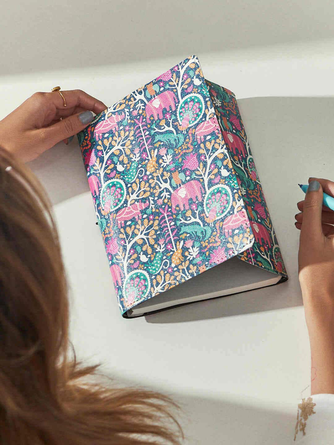 

Chumbak Printed Wraparound Notebook, Green